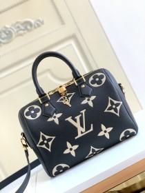  Handbag  Louis Vuitton  M58947  size  25.0 x 19.0 x 15.0  cm