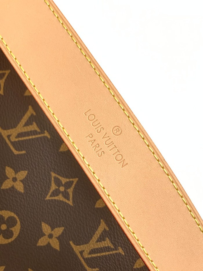 Handbag  Louis Vuitton  M50156  size   41.0×33.0×15.0  cm