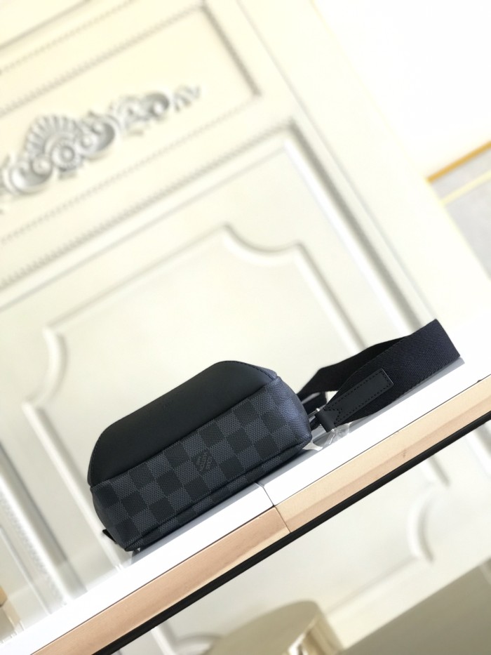  Handbag   Louis Vuitton  N40008  size  20 x 31 x 10 cm 