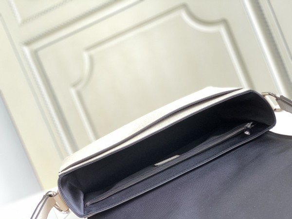  Handbag   Louis Vuitton  M30813  size  28.3 x 18.3 x 4.3  cm