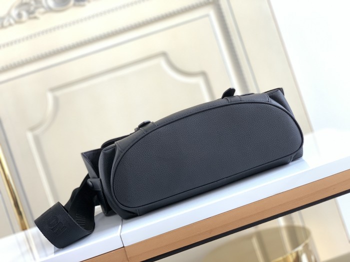  Handbag   Louis Vuitton  M58476  size  25 x 29 x 9  cm 