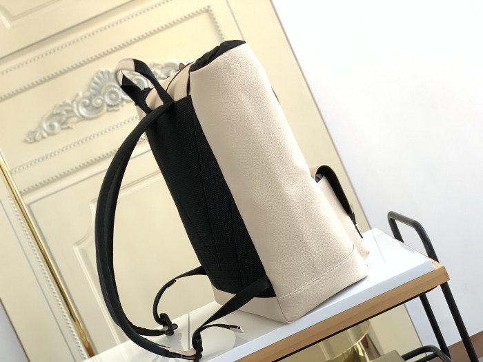  Handbag  Louis Vuitton    M58644   size  30 x 42 x 17  cm