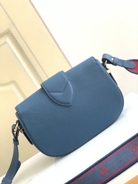  Handbag   Louis Vuitton  M58964  size  25 x 17.5 x 8  cm