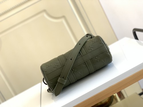 Handbag   Louis Vuitton  M57961  size  21 x 12 x 9  cm 