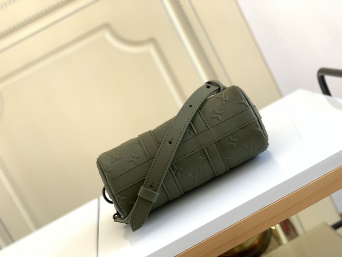 Handbag   Louis Vuitton  M57961  size  21 x 12 x 9  cm 