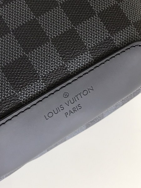 LOUIS VUITTON Avenue Sling Bags N41719 size 20*10*31 cm