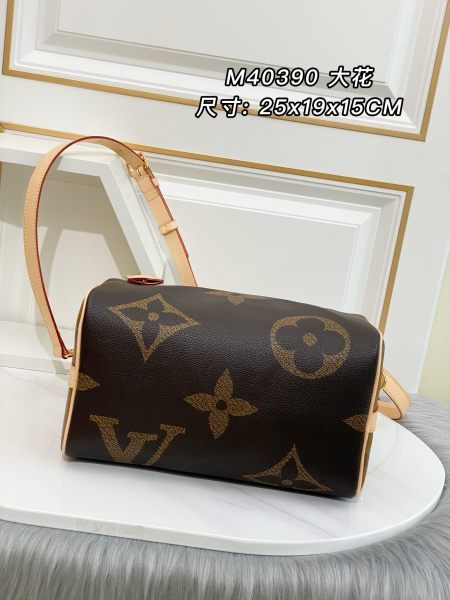  Handbag  Louis Vuitton   M44601  size  25.0×19.0×15.0  cm