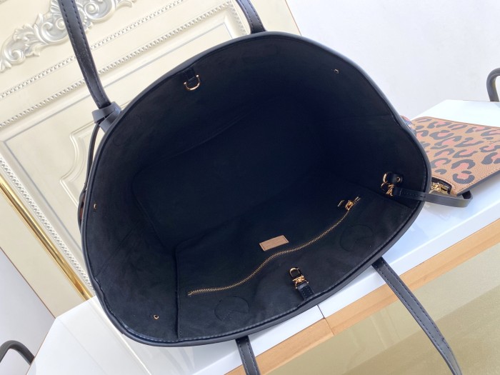  Handbag   Louis Vuitton  M45856  size  31 x 28 x 14  cm