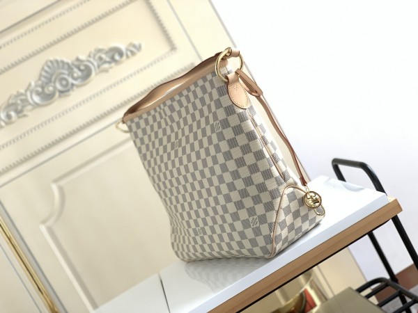 Handbag  Louis Vuitton  M50156  size   41.0×33.0×15.0  cm