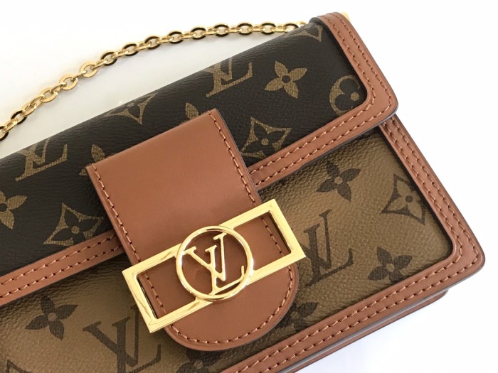  Handbag   Louis Vuitton  M68746  size  18.5x12x5  cm