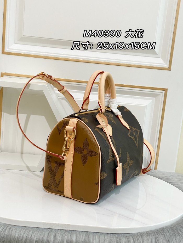  Handbag  Louis Vuitton   M44601  size  25.0×19.0×15.0  cm