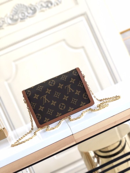  Handbag   Louis Vuitton  M68746  size  18.5x12x5  cm