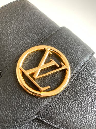  Handbag  Louis Vuitton  M58967  size  25 x 17.5 x 8  cm