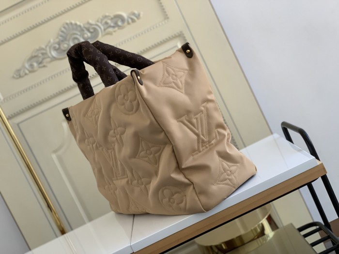 Handbag   Louis Vuitton M59007  size  41 x 34 x 19 cm 