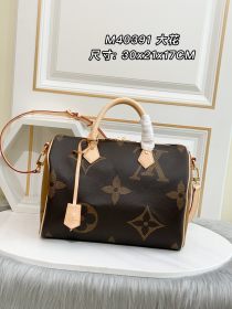  Handbag  Louis Vuitton   M44601  size  30.0 x 21.0 x 17.0 cm