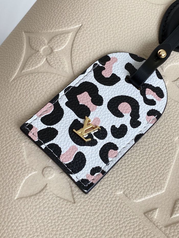  Handbag   Louis Vuitton  M58525  size 31 x 28 x 14  cm