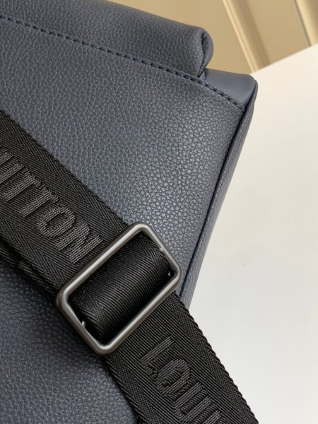  Handbag  Louis Vuitton   M58476  size  25 x 29 x 9  cm 