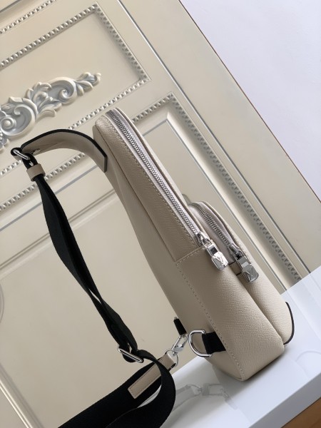  Handbag  Louis Vuitton   M30803  size  20 x 31 x 10  cm