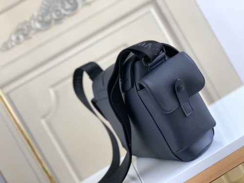  Handbag  Louis Vuitton   M58476  size  25 x 29 x 9  cm 