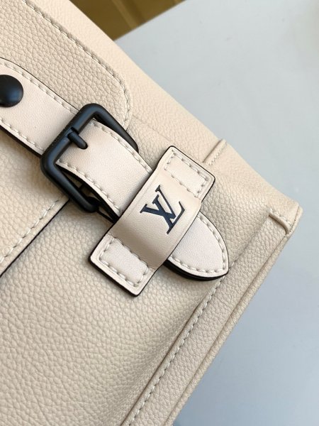  Handbag  Louis Vuitton    M58644   size  30 x 42 x 17  cm