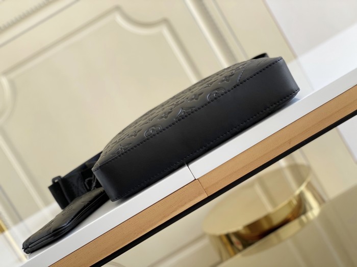 Handbag  Louis Vuitton  M69827  size  27.0x 4.5x 18.5 cm