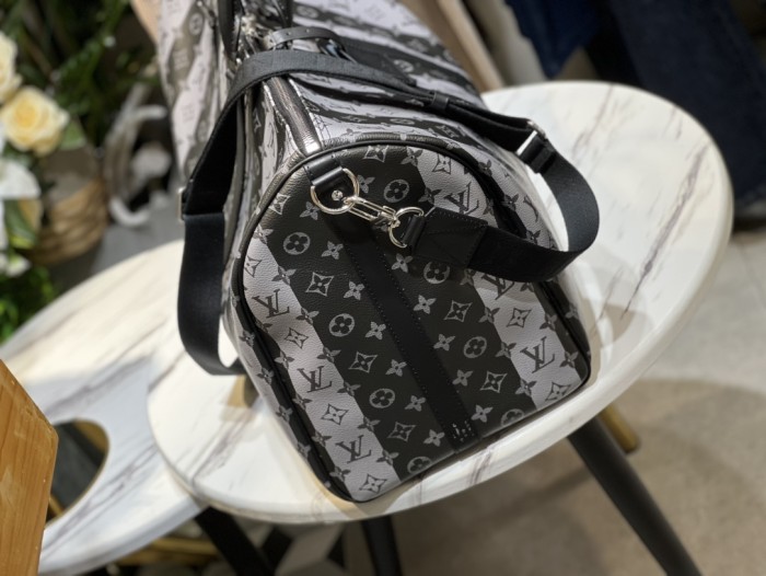  Handbag  Louis Vuitton  M45966  size 55 x 31 x 26  cm