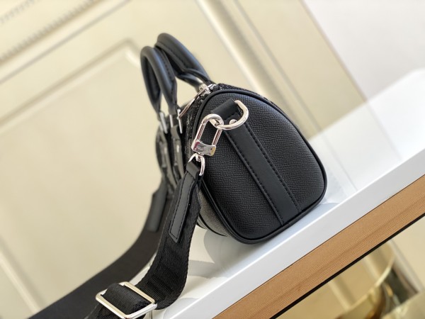  Handbag  Louis Vuitton   M90689  size  21×9×12 cm