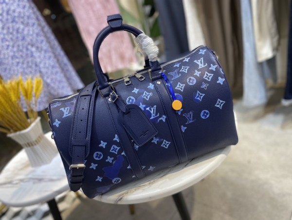 Handbag   Louis Vuitton  M57845  size 42 x 26 x 20  cm