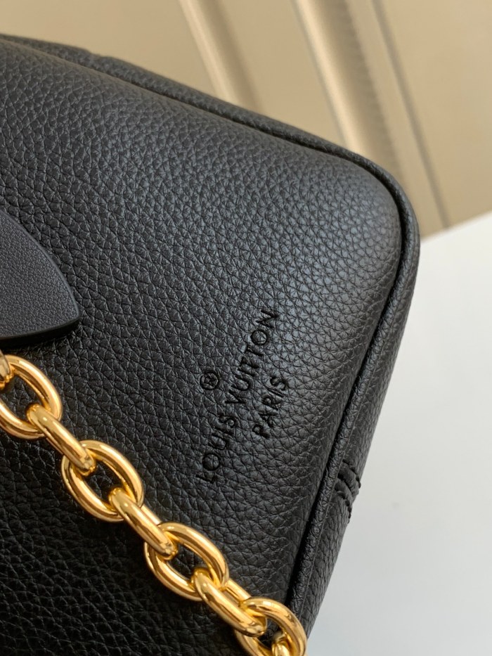  Handbag   Louis Vuitton    M58958   size  20.5 x 13.5 x 12  cm 