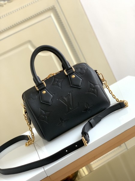  Handbag   Louis Vuitton    M58958   size  20.5 x 13.5 x 12  cm 