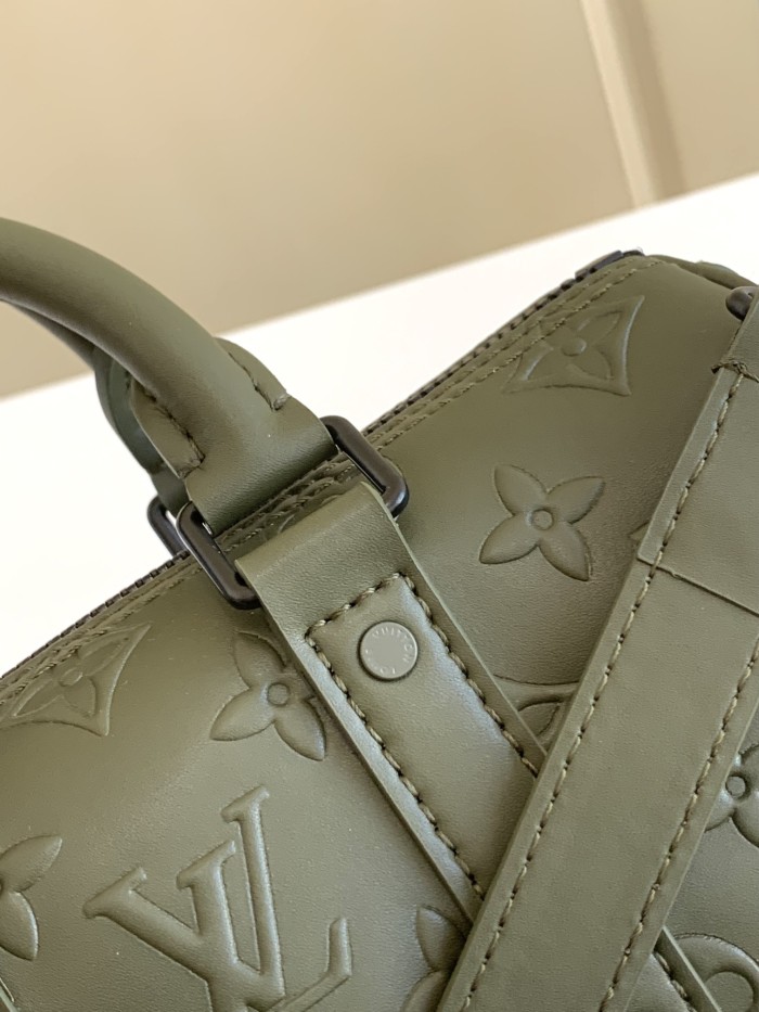 Handbag   Louis Vuitton  M57961  size  21 x 12 x 9  cm 