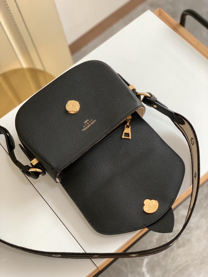  Handbag   Louis Vuitton   M58727  size  21 x 15 x 6.5  cm 