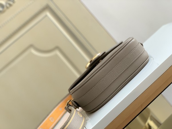  Handbag   Louis Vuitton   M58728  size  21 x 15 x 6.5  cm 