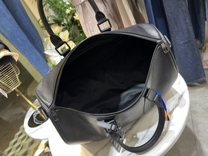 Handbag   Louis Vuitton  M57416   size   45x 27x 20  cm  