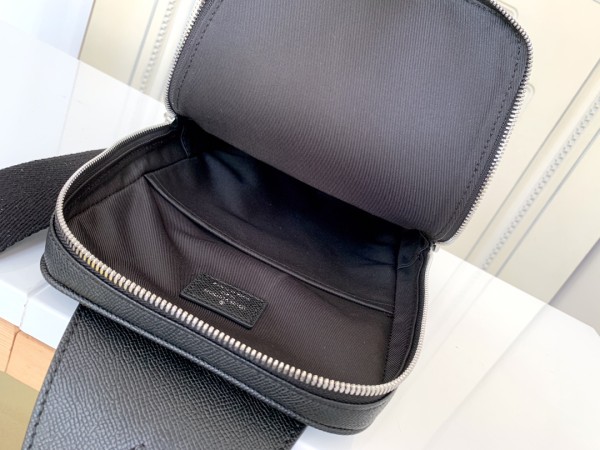  Handbag   Louis Vuitton   M30443   size  20.0 x 31.0 x 10.0 cm 