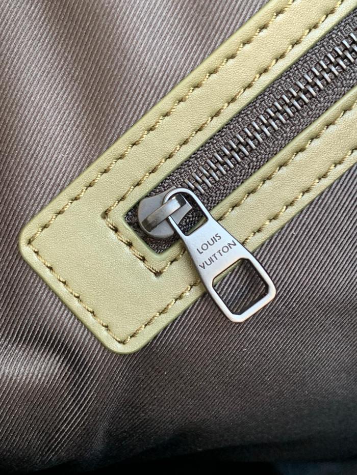 Handbag   Louis Vuitton  M57963  size  50 x 29 x 23  cm