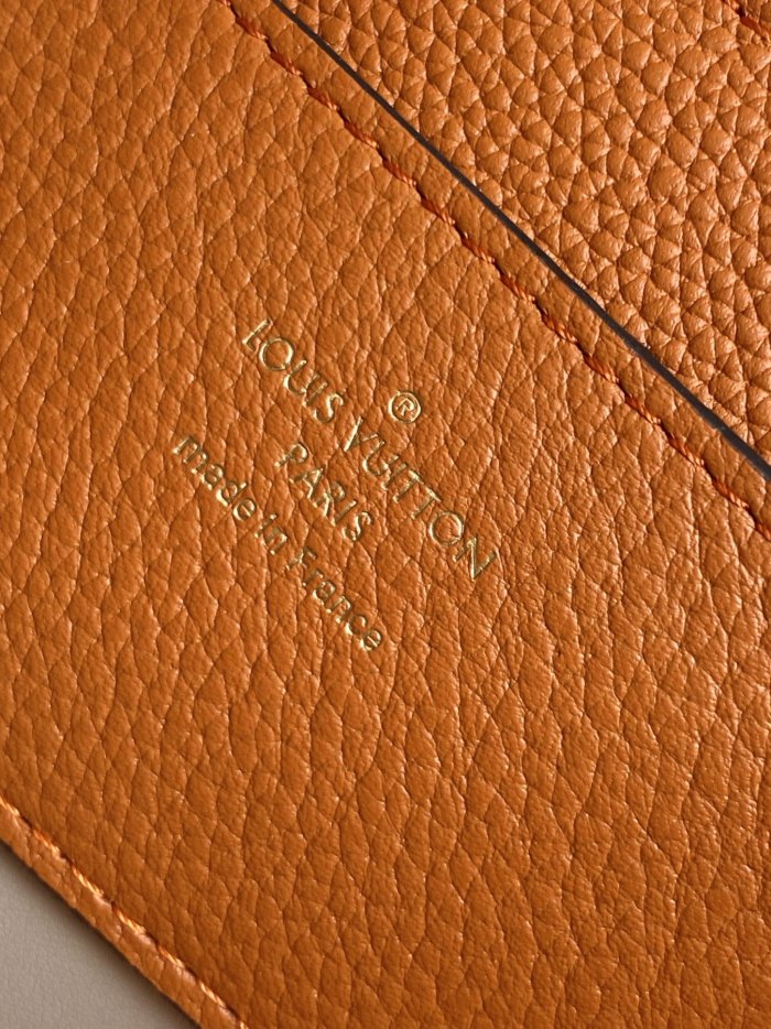  Handbag  Louis Vuitton  M58968  size 25 x 17.5 x 8  cm