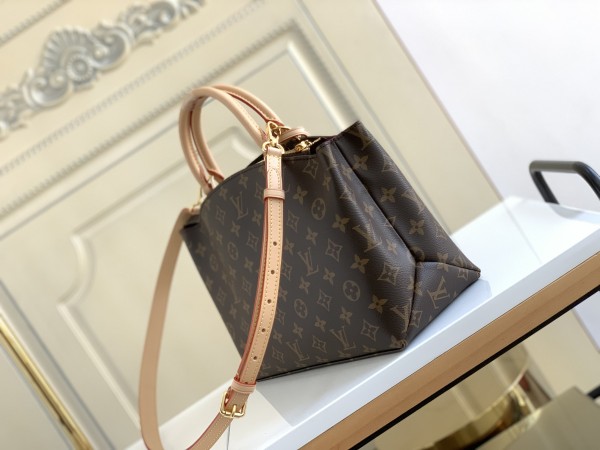  Handbag   Louis Vuitton  M45900  size  29x18x12.5  CM
