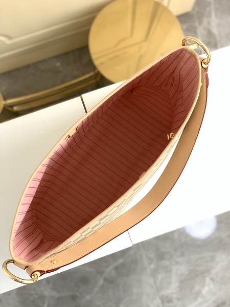 Handbag  Louis Vuitton  M50156  size   41.0×33.0×15.0  cm