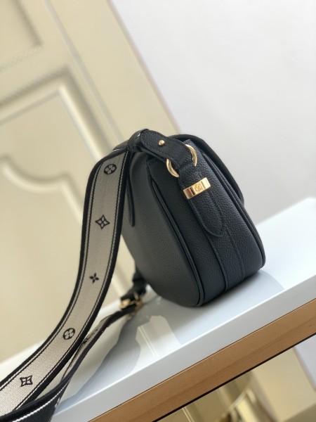  Handbag  Louis Vuitton  M58967  size  25 x 17.5 x 8   cm