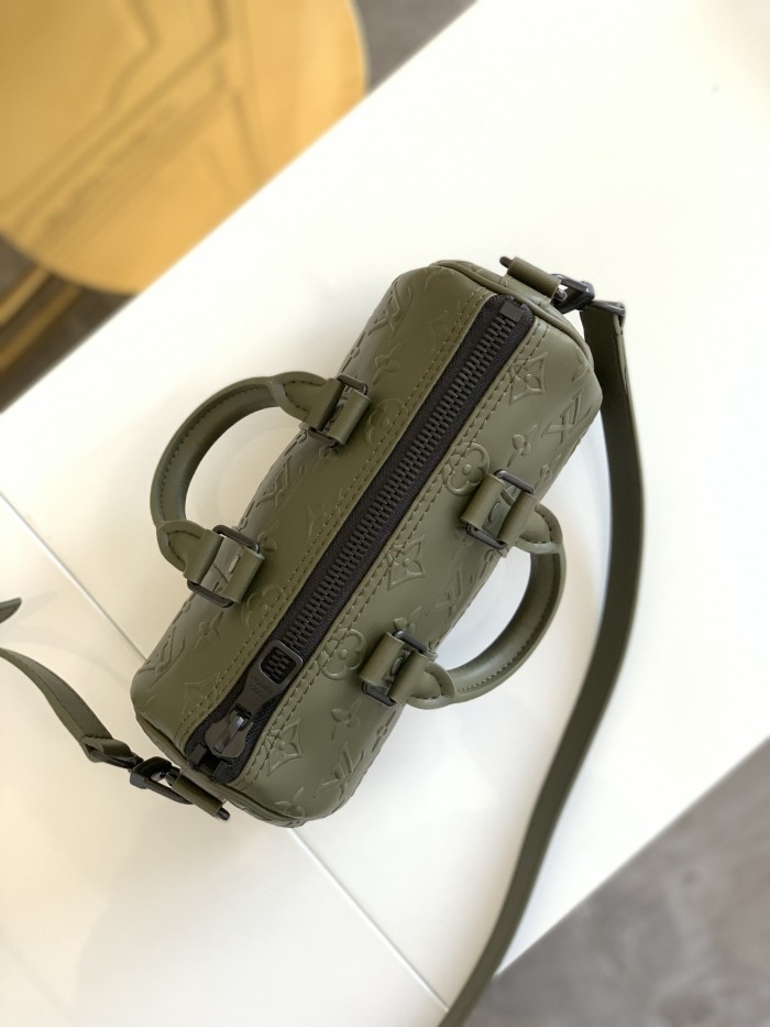 Handbag   Louis Vuitton  M57961  size  21 x 12 x 9  cm 