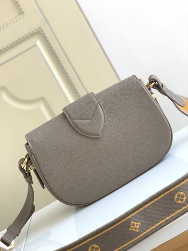  Handbag   Louis Vuitton  M58728  size  25 x 17.5 x 8  cm