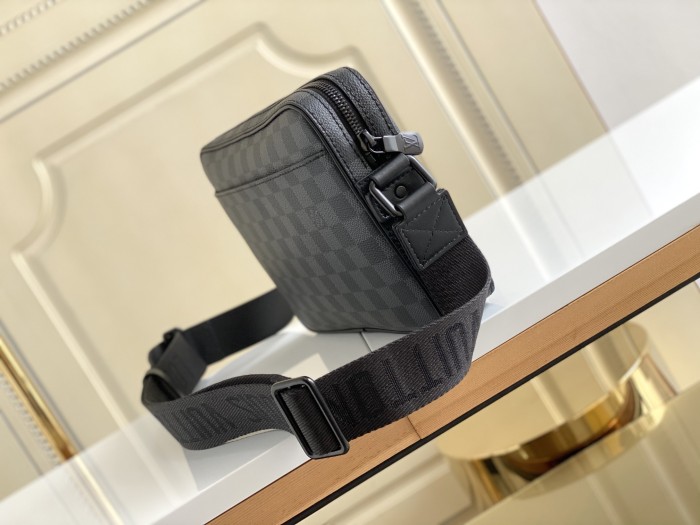 Handbag  Louis Vuitton   N44339  size  26.0 x 17.0 x 5.0  cm