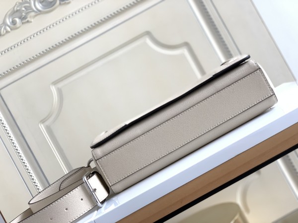  Handbag   Louis Vuitton  M30813  size  28.3 x 18.3 x 4.3  cm