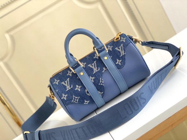 Handbag   Louis Vuitton   M90689   size  21×9×12  cm