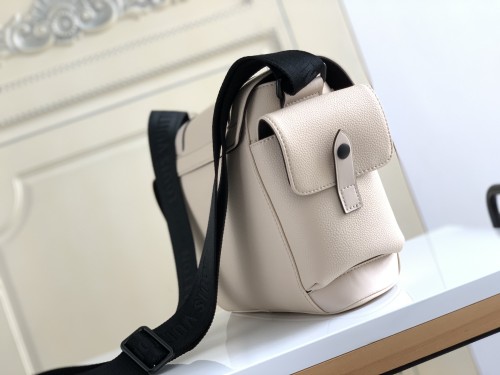 Handbag  Louis Vuitton  M58476  size  25 x 29 x 9  cm  