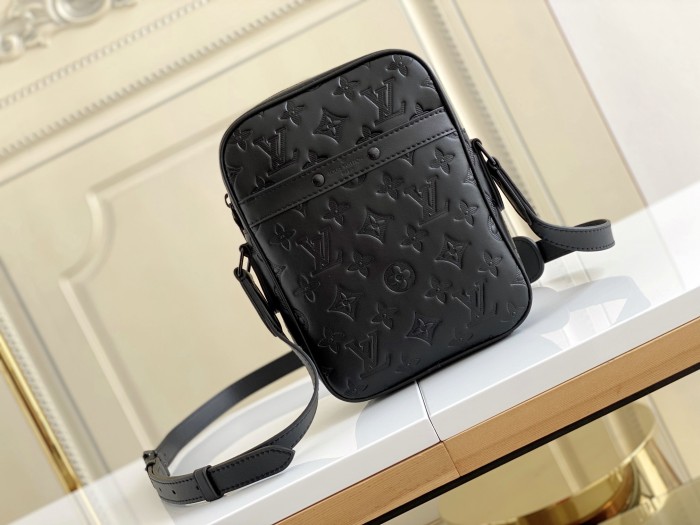 Handbag   Louis Vuitton  M44972  size  16.0 x 21.0 x 4.5 cm