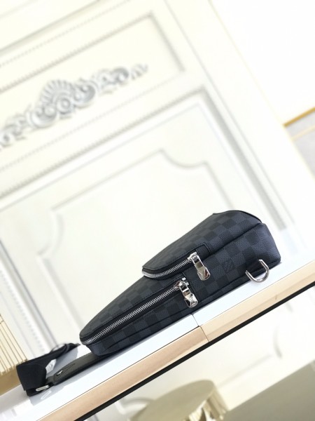 LOUIS VUITTON Avenue Sling Bags N41719 size 20*10*31 cm