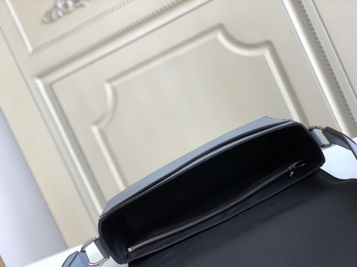 Handbag  Louis Vuitton  M30808  size  28.3 x 18.3 x 4.3   cm