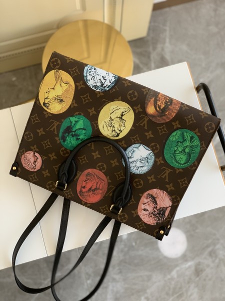 Handbag   Louis Vuitton  M59245  size 35 x 27 x 14  cm